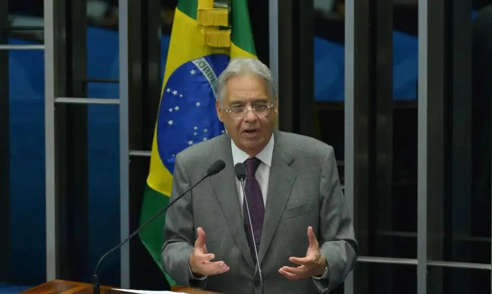 FHC é interditado pela Justiça após piora no estado de saúde