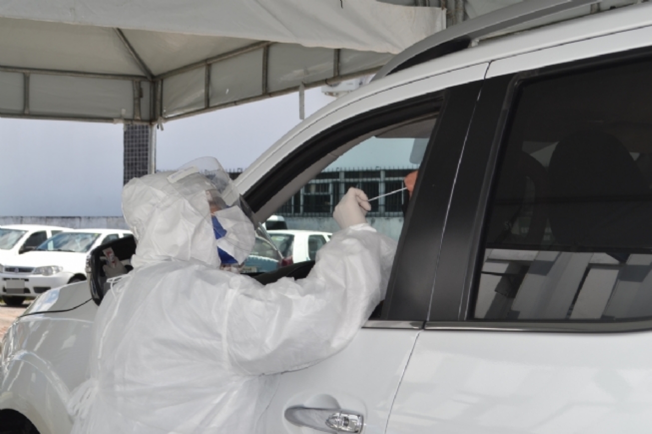 Prefeitura realiza exame de teste de Covid-19 em drive-thru em policlínica e UPA