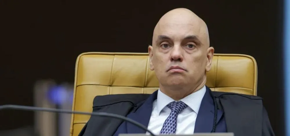 Moraes dá prazo de 5 dias para PGR avaliar pedido de cirurgia no ombro de Bolsonaro