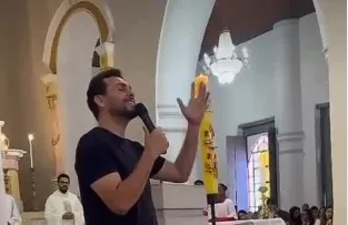 Mano Walter surpreende fiéis ao participar de missa em Feira de Santana