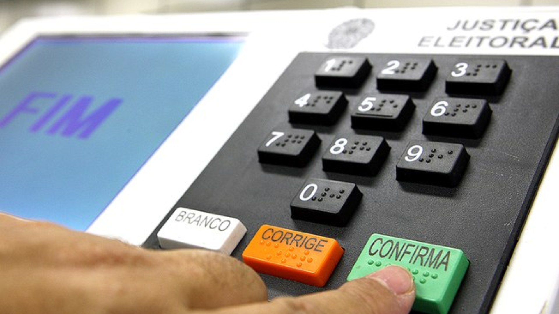 Preocupado com pandemia nas eleições, Rui pede apoio ao TRE