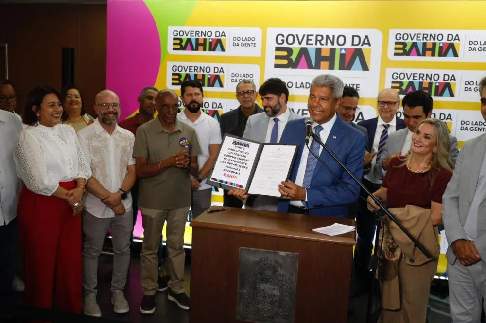 Jerônimo anuncia ponto facultativo e sanciona pacote de benefícios para servidores estaduais da Bahia