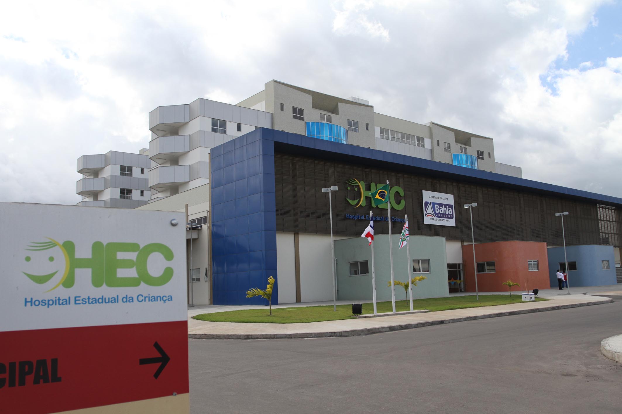 HEC realiza a primeira cirurgia de correção de escoliose pediátrica do interior do estado pelo SUS