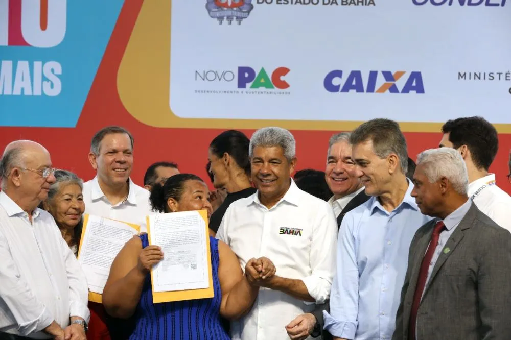 Regularização fundiária transforma vidas e marca série de entregas do Governo do Estado em Feira de Santana