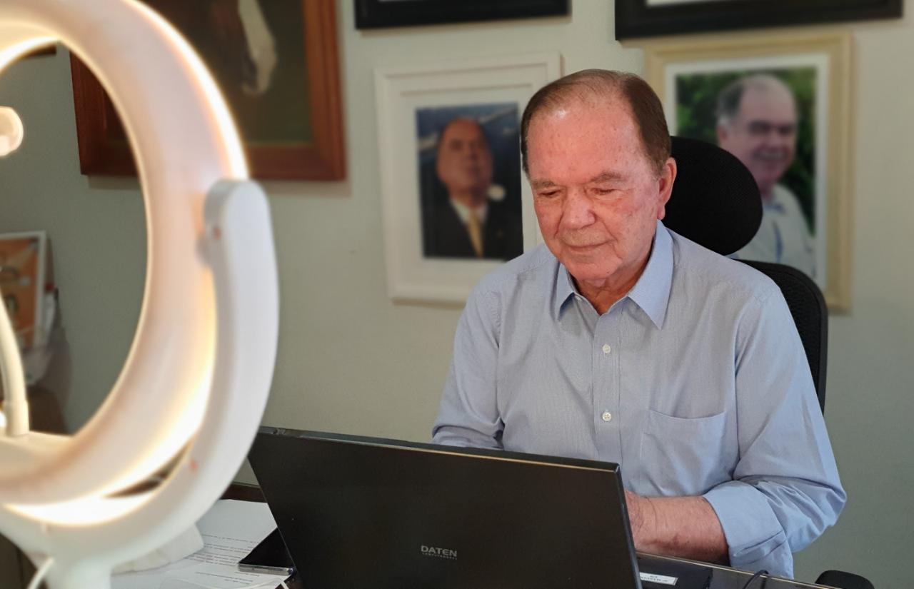 Leão apresenta balanço de desenvolvimento econômico ao Fórum Empresarial da Bahia