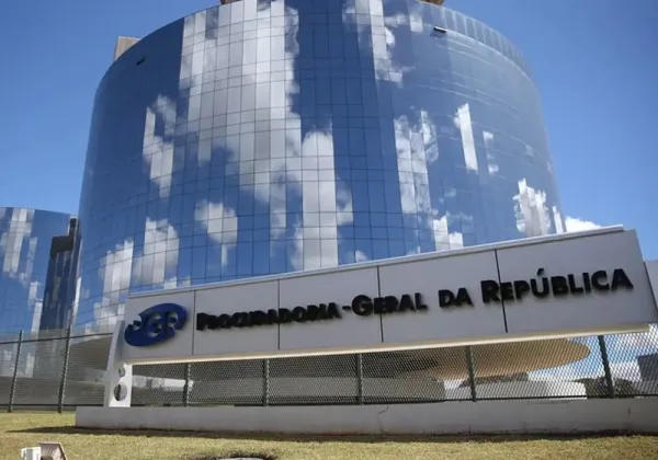 PGR defende que Mendonça deve relatar pedido sobre filme de Bolsonaro