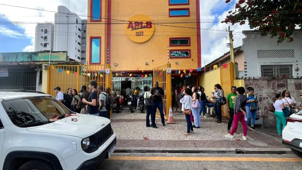 Paralisação da rede municipal marca protesto da APLB por valorização profissional e melhorias nas escolas de Feira de Santana