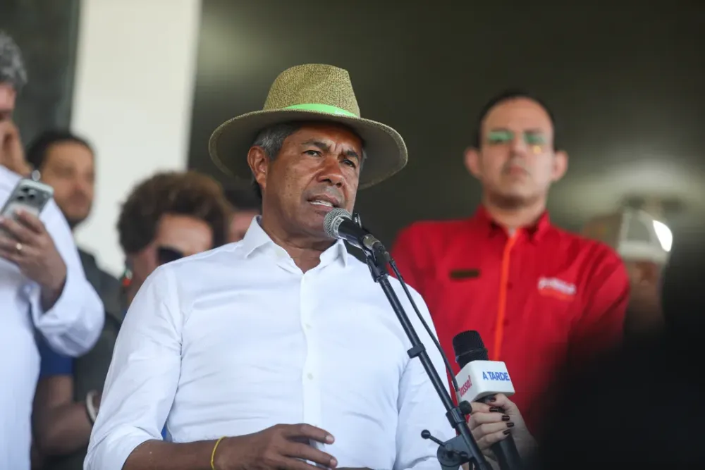Jerônimo Rodrigues oficializa trocas no secretariado estadual; veja quem assume