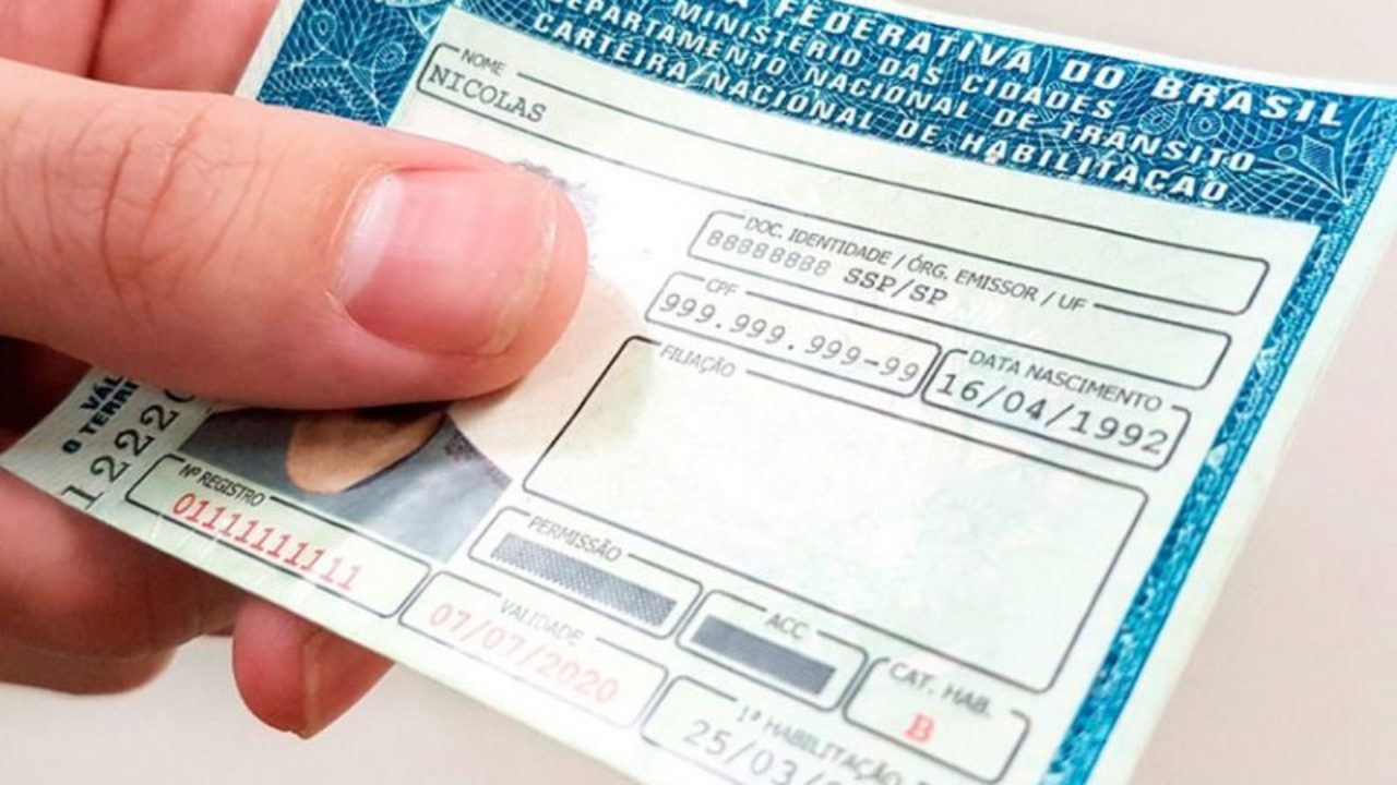 Deputados aprovam validade maior para carteira de motorista