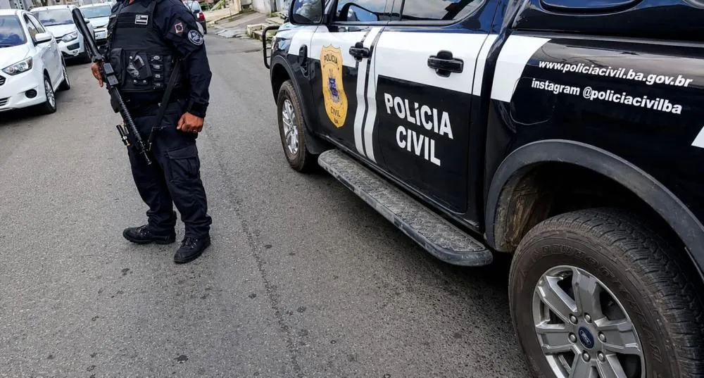 Polícia Civil apreende drogas, balança de precisão e outros materiais ilícitos em Feira de Santana