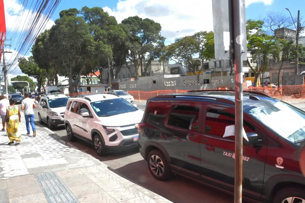 Semob realiza vistoria bienal da frota de táxis de Feira de Santana