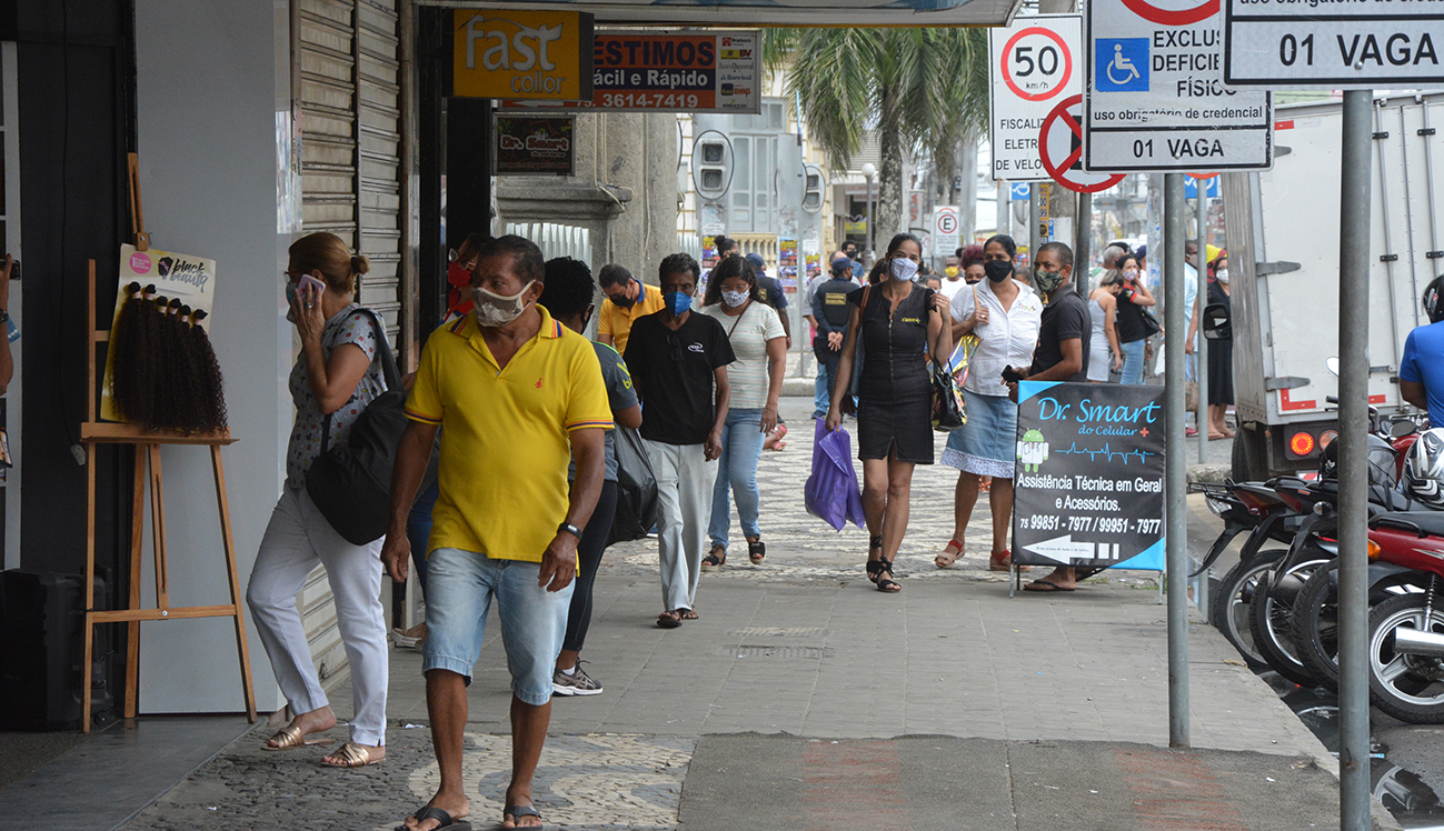 Prefeitura conclui operação e calçadas do centro da cidade ficam 