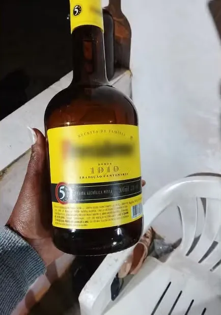 Amigos passaram mal após consumir bebida alcóolica em Mutuípe — Foto: Redes Sociais