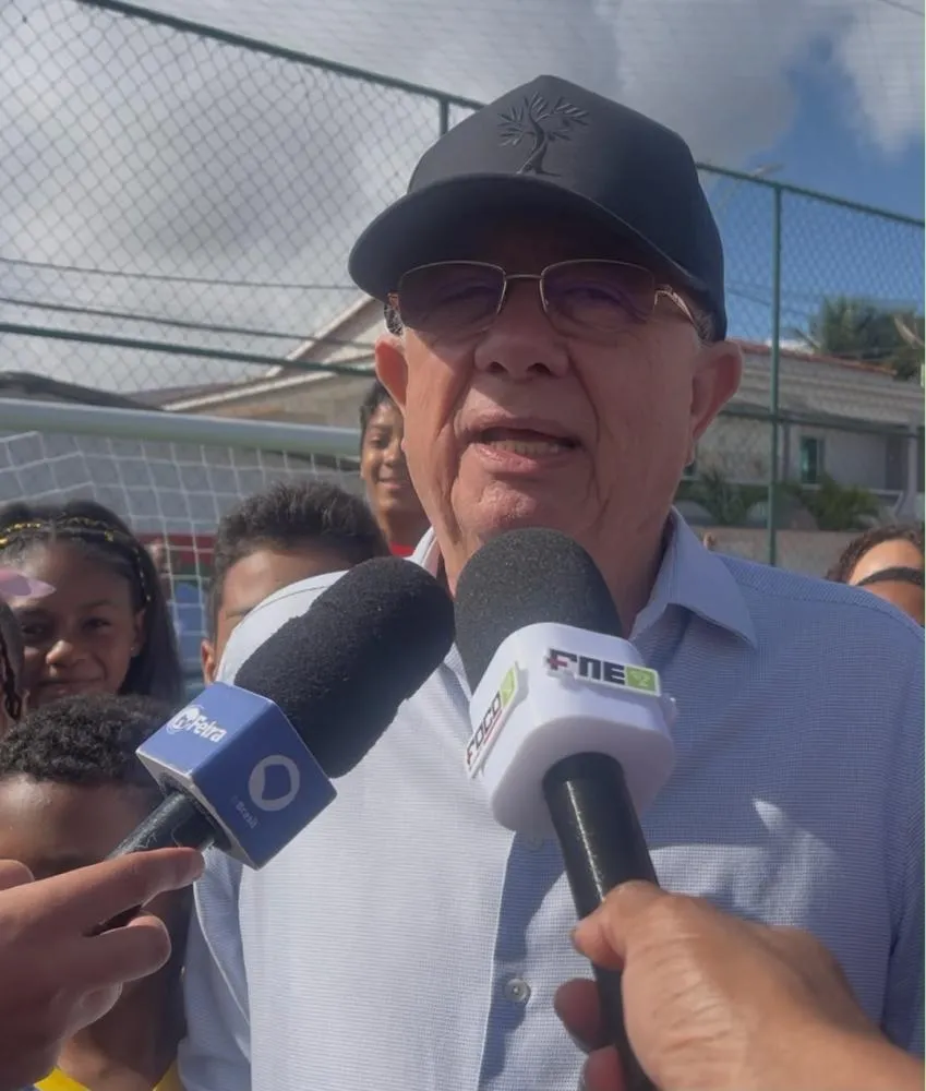 Praça Esportiva com campo sintético é inaugurada no bairro Conceição, em Feira de Santana