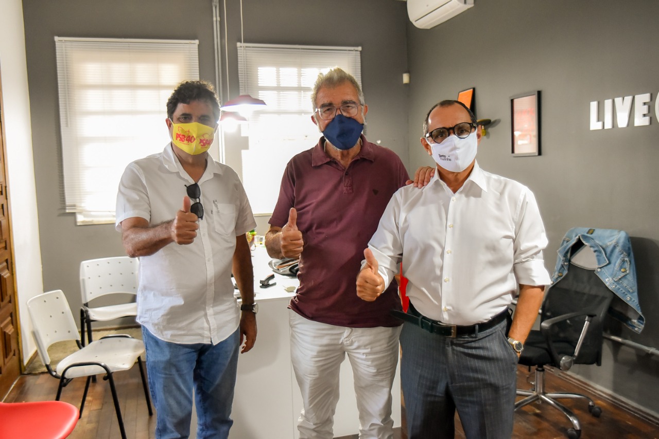 Domingo Leonelli discute cidade criativa em visita à Feira de Santana