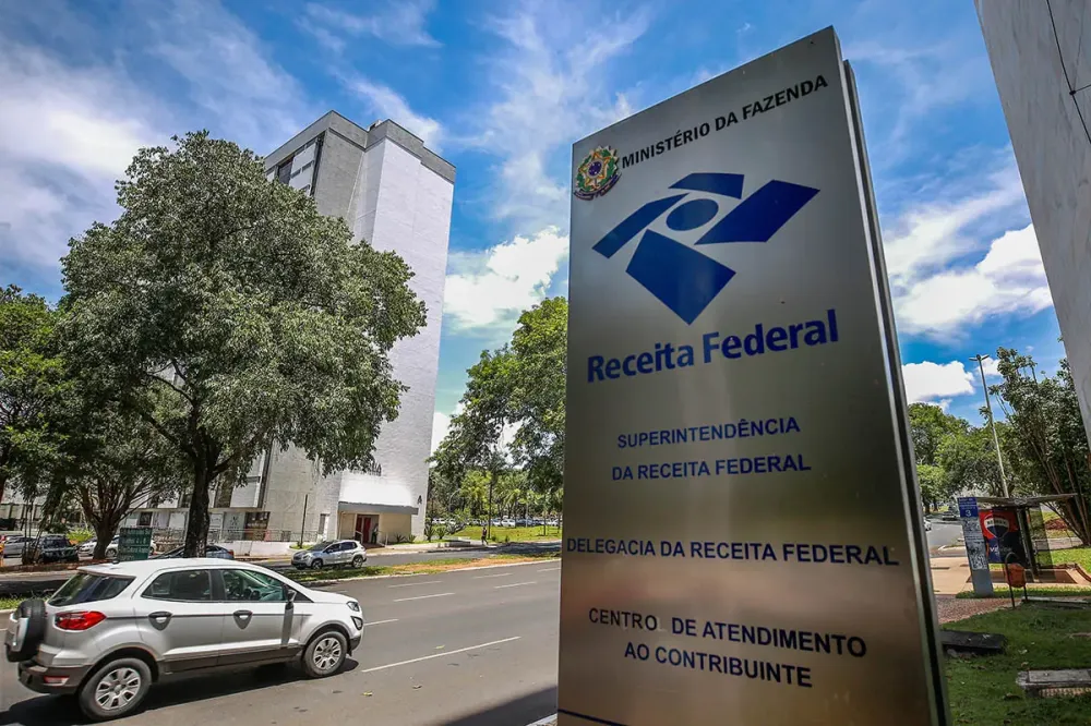 Receita Federal coloca Inteligência Artificial para cruzar dados de brasileiros e encontrar 5 tipos de irregularidades