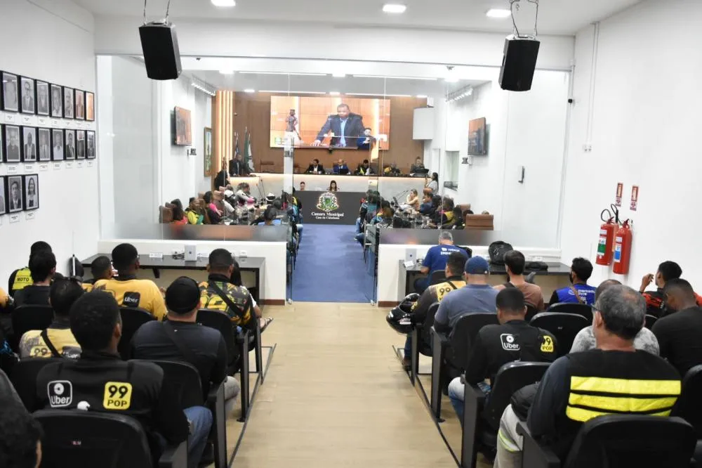 Direitos e desafios de “motoboys” discutidos na Câmara: ponto de apoio e projeto que regulamenta serviços