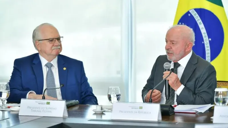 Fachin diz a Lula que pretende levar ao plenário do STF acusações contra Moraes e Mendonça