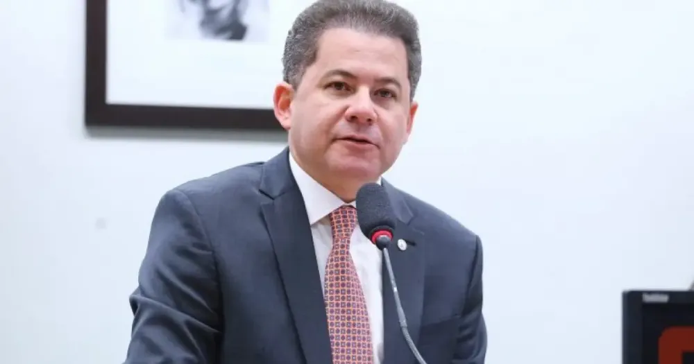 PF faz operação contra deputado Cezinha de Madureira, acusado de articular encontro entre Mendonça e Vorcaro