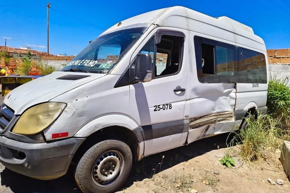 SMT intensifica fiscalização e retira de circulação veículos deteriorados utilizados no transporte de passageiros em Feira de Santana