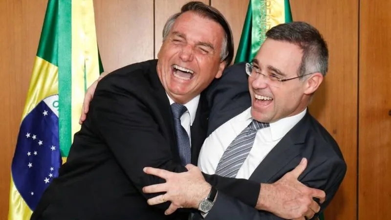 Eduardo Bolsonaro diz que André Mendonça pode ser preso se Flávio Bolsonaro não vencer eleição