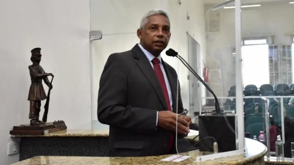 Projeto de Silvio Dias autoriza táxis a circular em faixa exclusiva mesmo sem passageiros em Feira de Santana