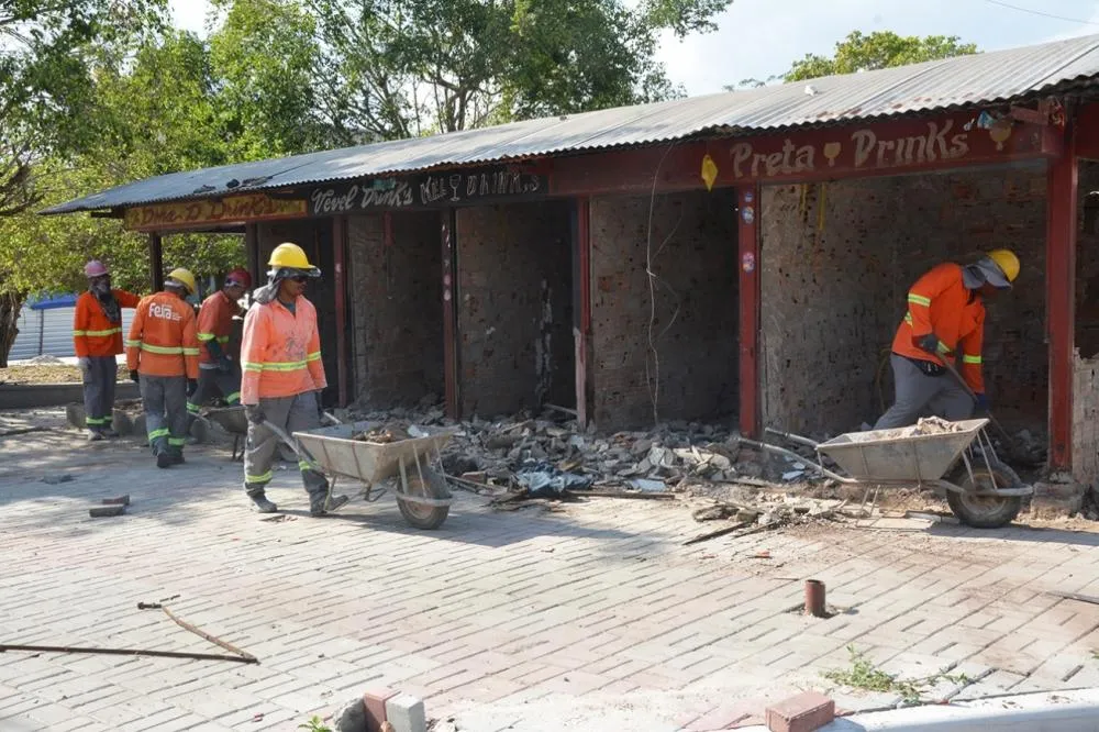 Obras de reforma e modernização da praça do Tropeiro continuam avançando