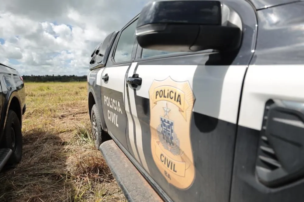 Investigado por ameaça é preso em flagrante por posse irregular de arma de fogo em Santo Amaro