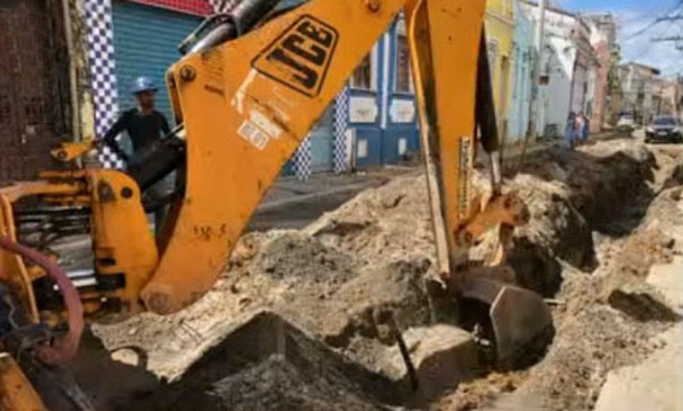 Ladrões se vestem de operários e roubam fios de cobre subterrêneos em obra no centro de Salvador
