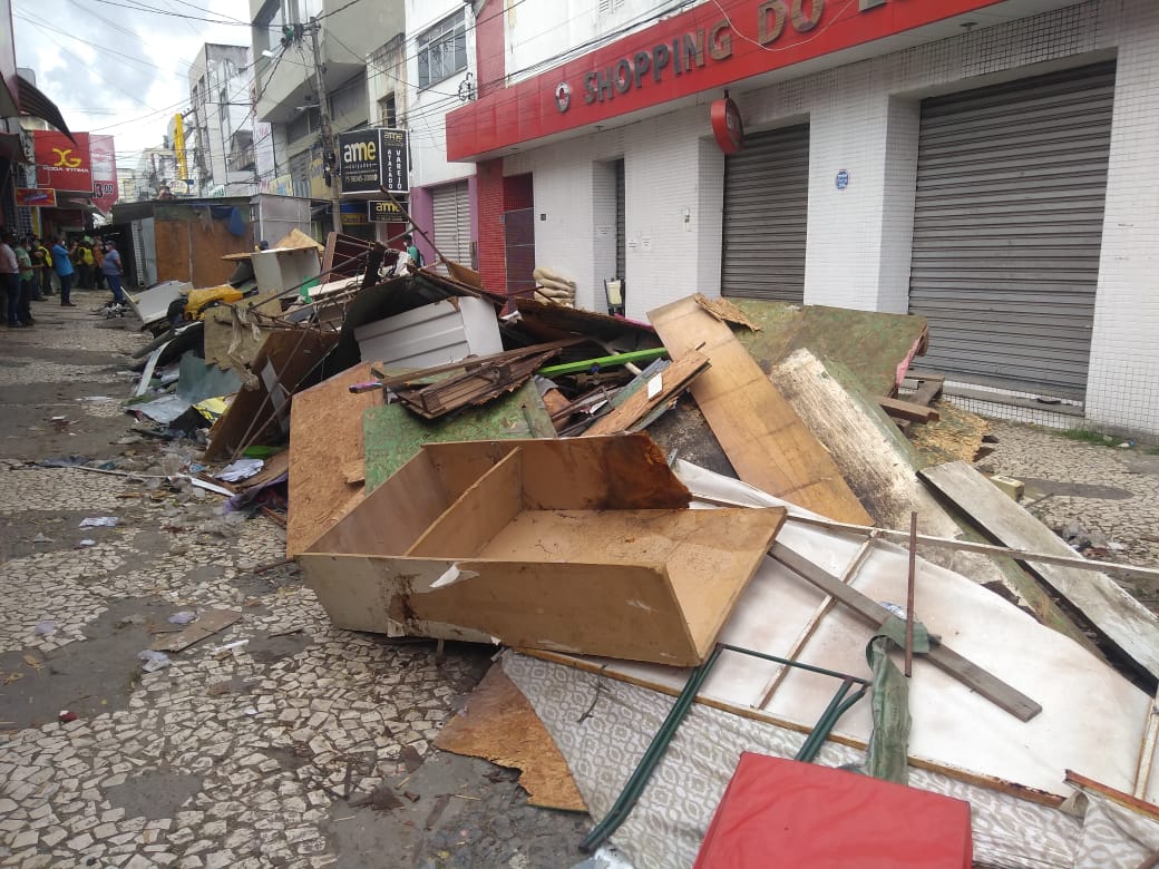 Iniciada a remoção de barracas na Rua Sales Barbosa, em Feira de Santana