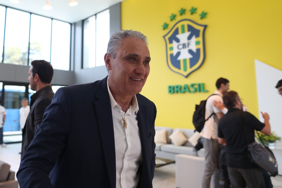 Tite e comissão passam por testes antes de início das Eliminatórias