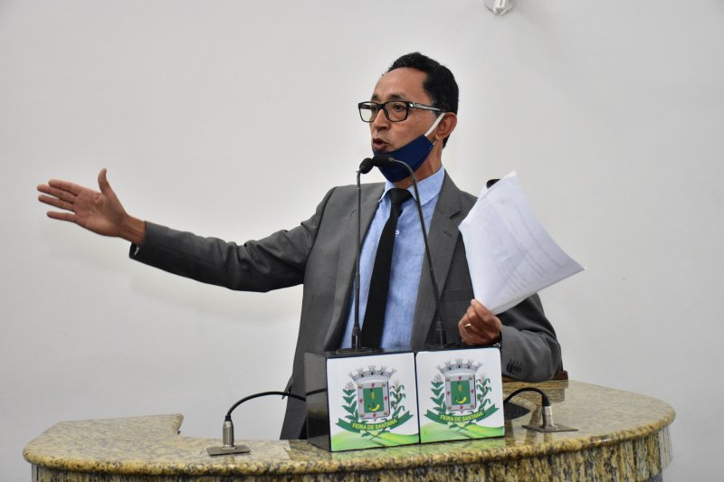 Governista reclama de 