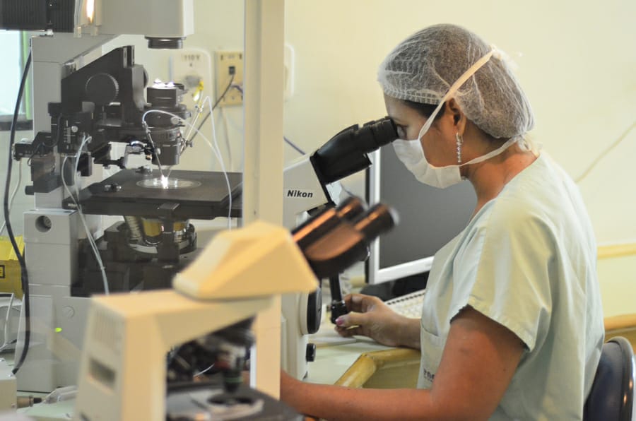 Técnicas de Reprodução Assistida podem assegura o direito reprodutivo de mulheres que superam o câncer de mama