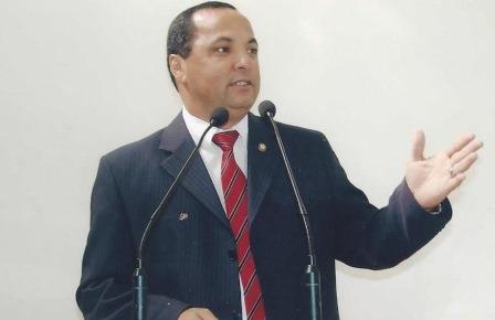 Ex-vereador afirma está atuando nos bastidores assessorando políticos em mandato