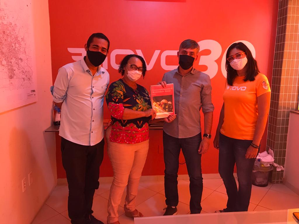 Sindicato dos Trabalhadores Rurais entrega carta de compromisso a candidato Carlos Medeiros