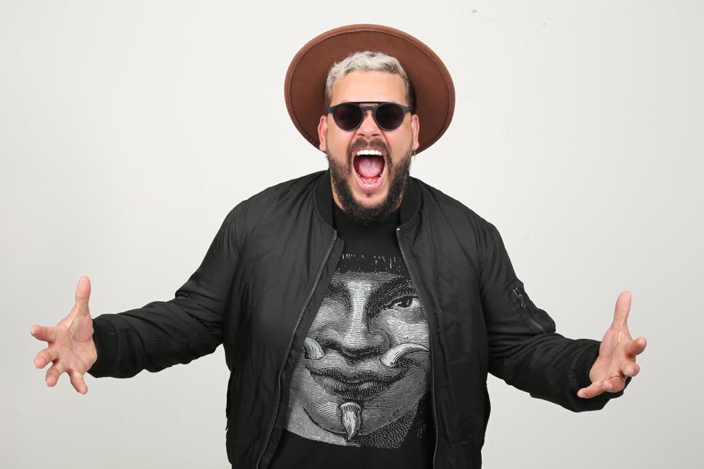 Músico do Harmonia estreia em carreira solo e entra para o casting da produtora A2VB