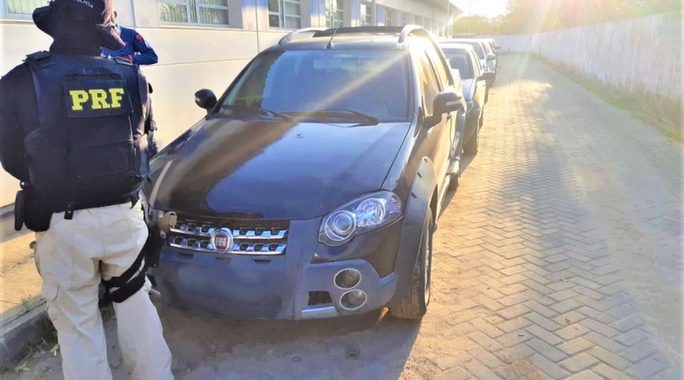 Adolescente é apreendido com carro que 'pegou' escondido do tio, na BR-116