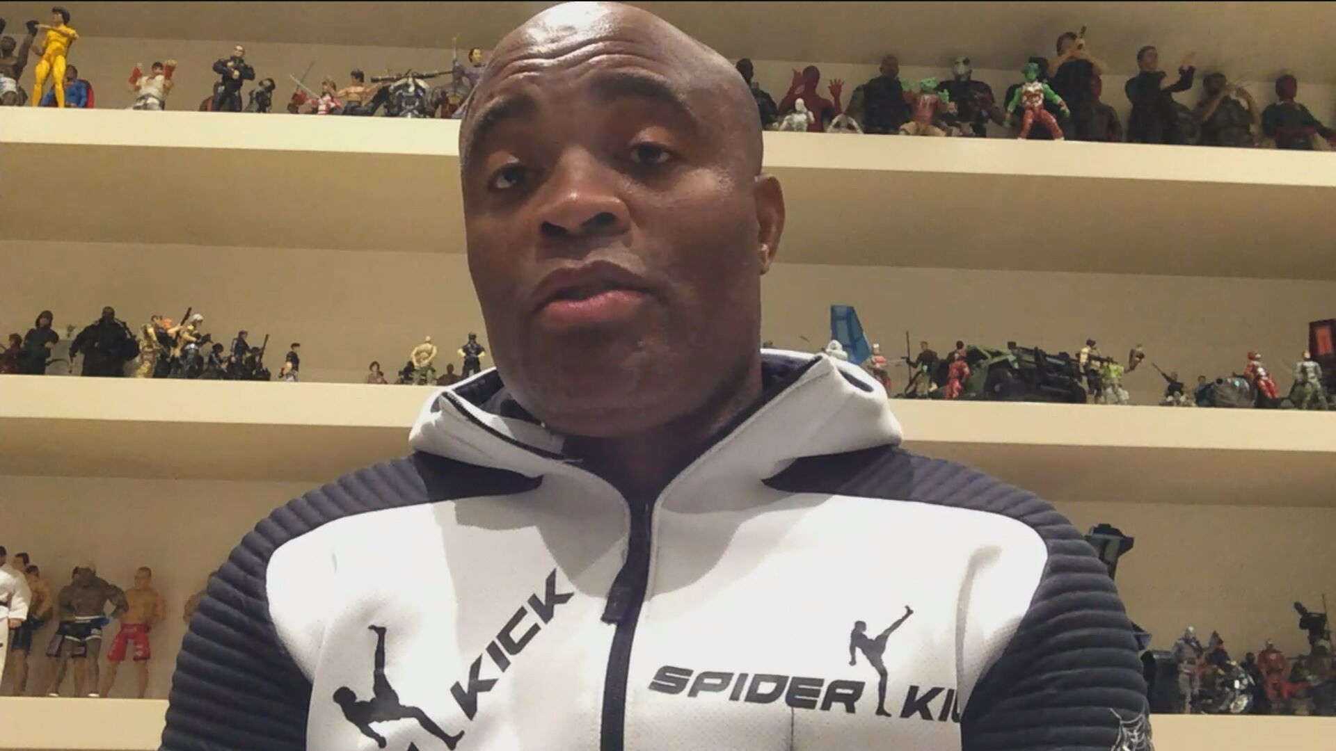 Anderson Silva é nocauteado em sua última luta no UFC