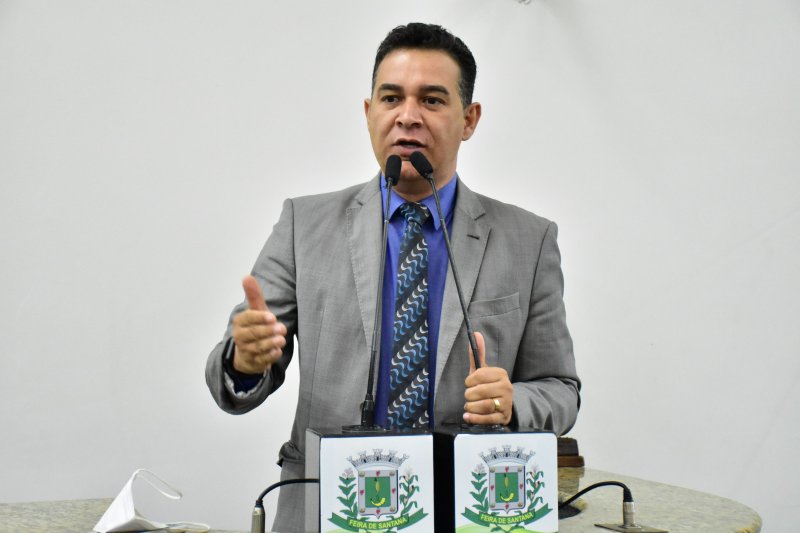 Com aula suspensa, Prefeitura de Feira licita R$ 4,4 milhões em alcool para escolas