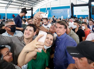 Após agenda em Alagoas, Bolsonaro causa aglomeração e tumulto em Paulo Afonso