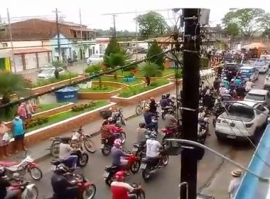 Moradores se despedem de Jotinha com carreata e palmas; veja vídeo
