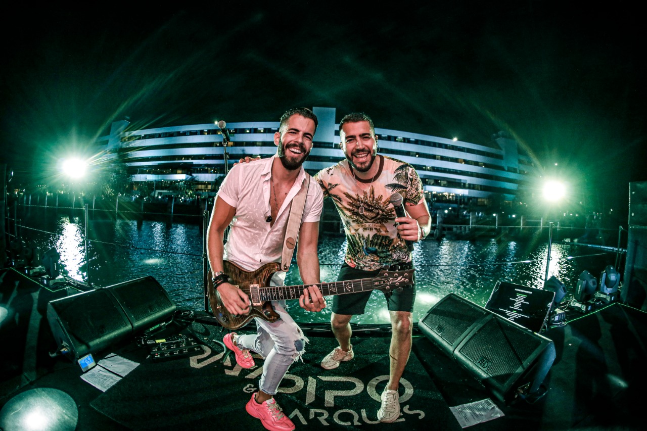 Emocionados, Rafa e Pipo Marques voltam aos palcos