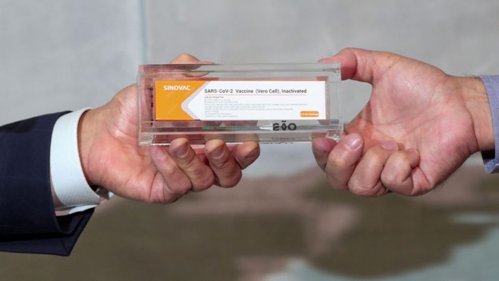 Anvisa autoriza retomada de testes da CoronaVac