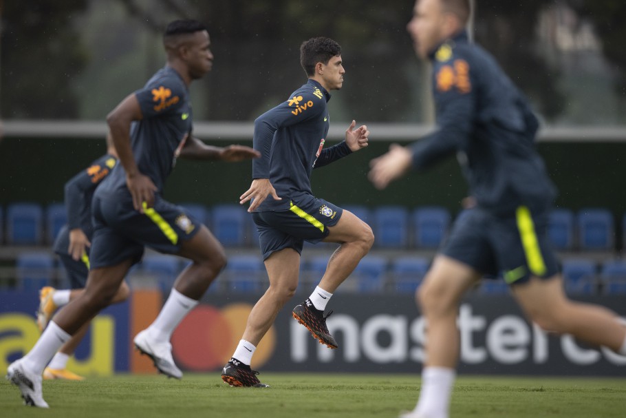 Com 23 jogadores em campo, Tite prepara Seleção Brasileira para jogo contra a Venezuela