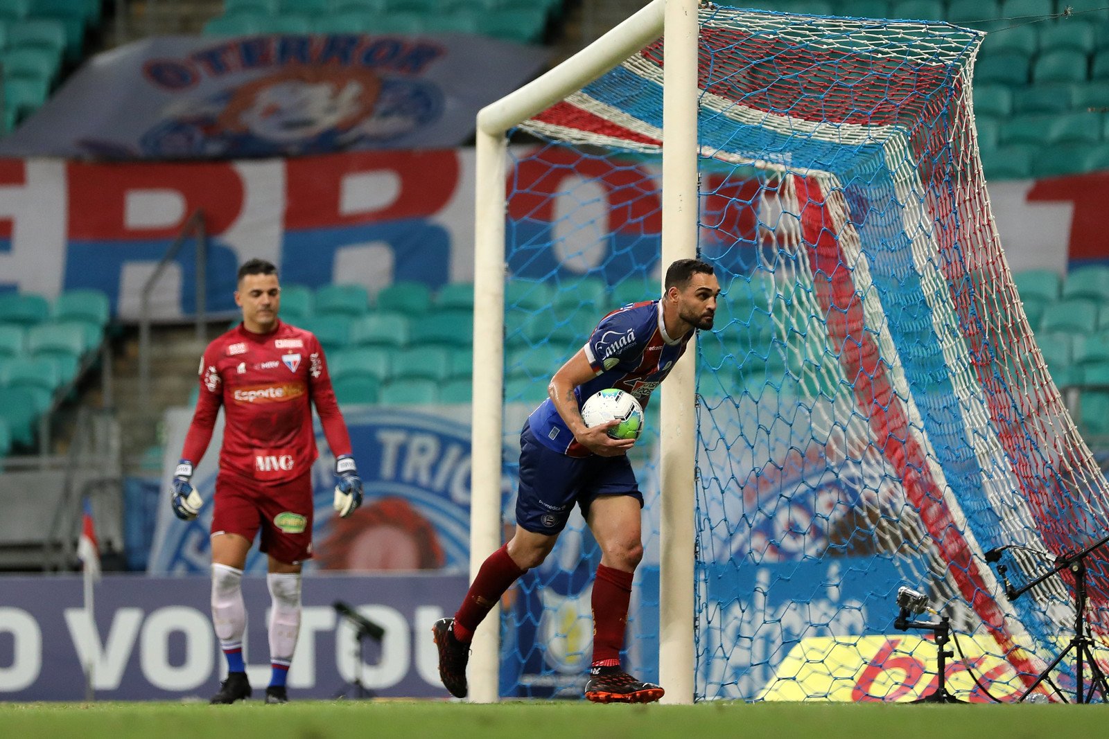 Bahia supera Fortaleza, chega a dois triunfos seguidos no Brasileirão e se afasta do Z-4