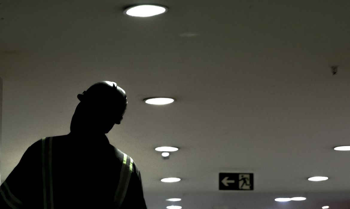 Consumo de energia volta a níveis pré-pandemia no Brasil