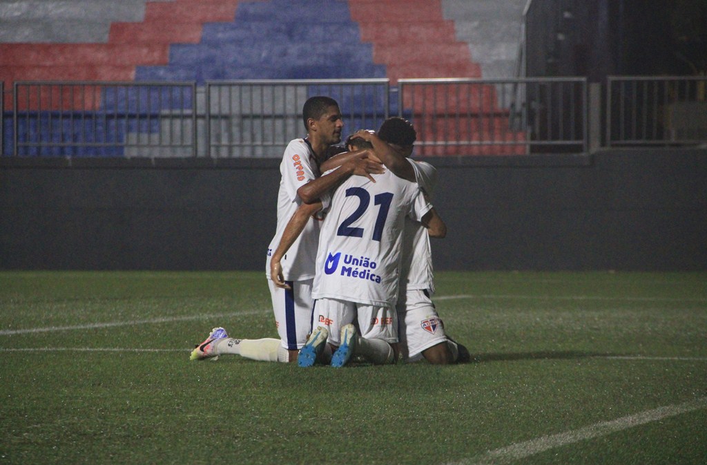 Bahia de Feira vence fora de casa e decide vaga para próxima fase na Arena Cajueiro