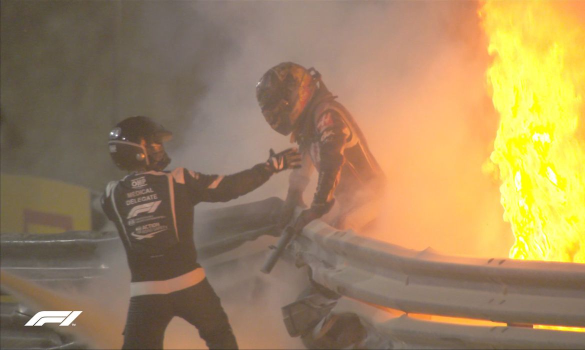 Acidente: Carro de piloto explode após grave batida e interrompe GP do Bahrein de F1