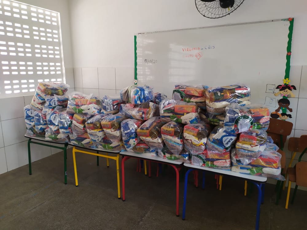 Prefeitura já distribuiu quase 70 mil kits de alimentos para famílias de estudantes