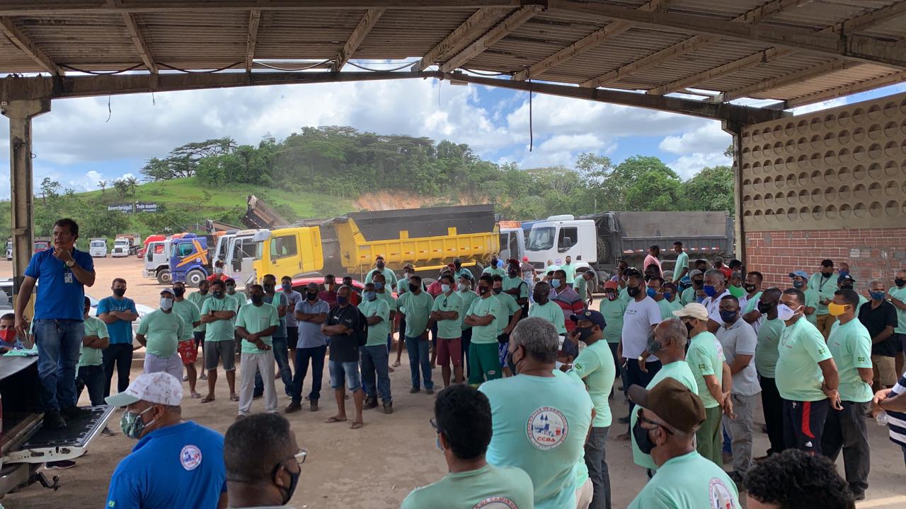 Caminhoneiros protestam contra chegada de nova empresa no Porto de Aratu